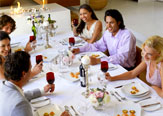 Noleggio attrezzature catering per cene tra amici