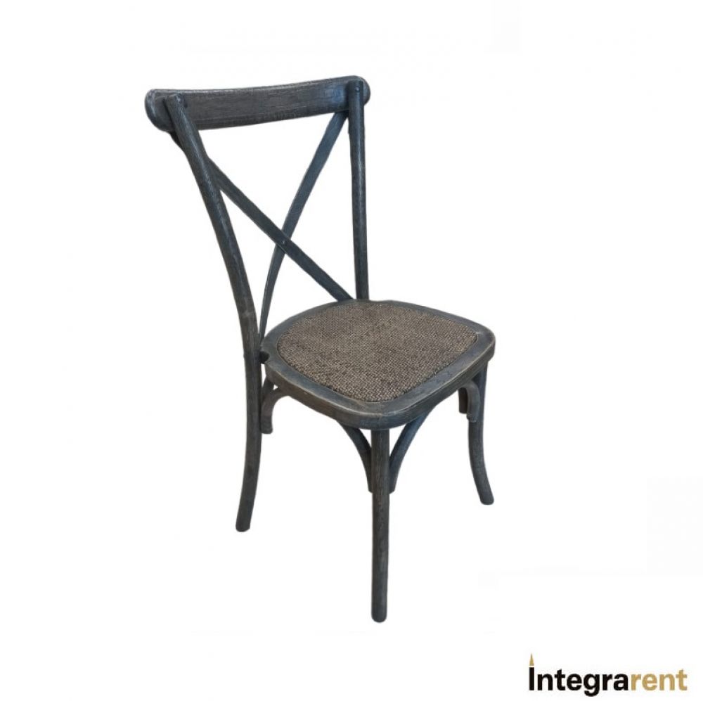 Noleggio sedia croce vintage legno scuro con cuscino in rattan per